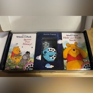 Moon lite: Disney Winnie the Pooh 4 Story Collection with Projector